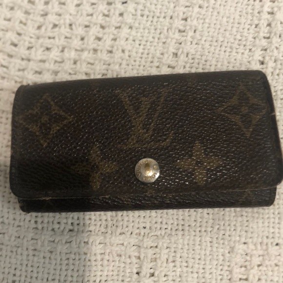 Louis Vuitton Other - Authentic LOUIS VUITTON M69517 Monogram Multicle 4 Key (missing 2 key chain